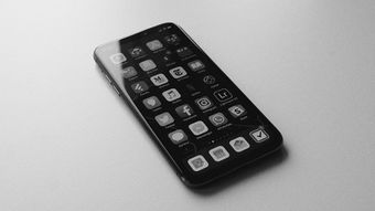 黑白极简美学 iPhone X 的哲学与技术革新